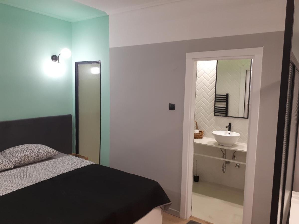 Agias Sofias Square Stunning Suite Salonicco Esterno foto