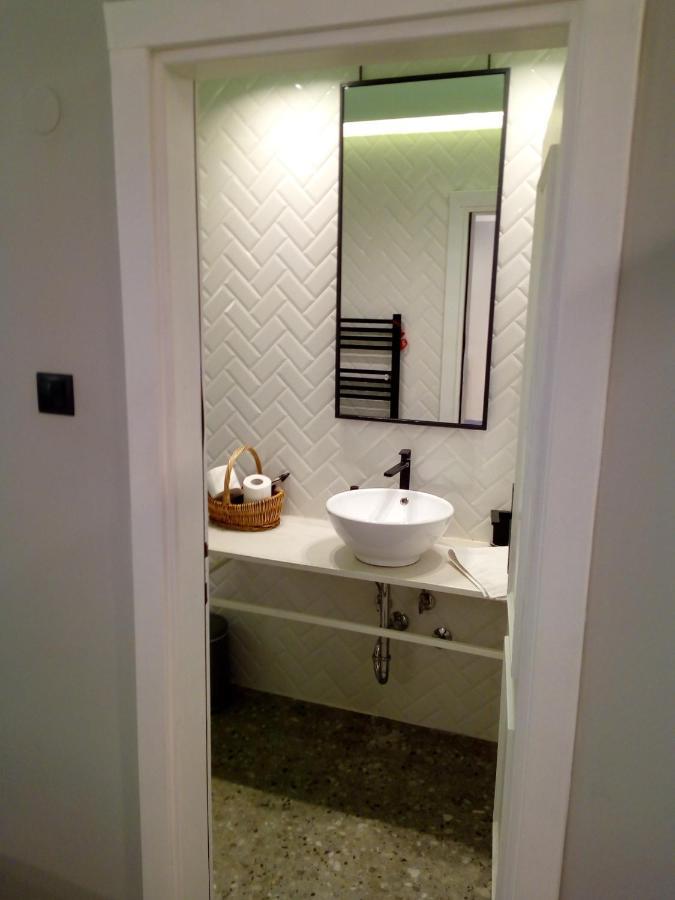 Agias Sofias Square Stunning Suite Salonicco Esterno foto